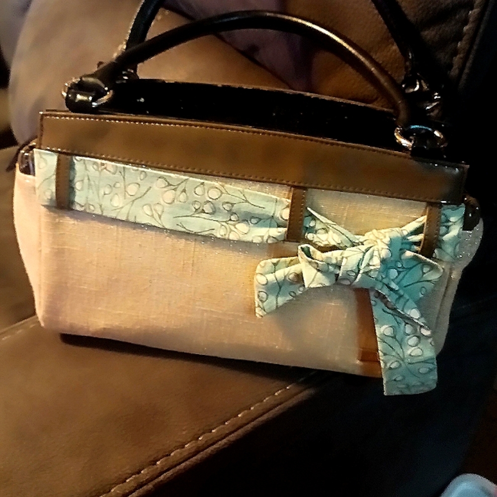 MICHE PURSE NEW WITH OUT  EXCELLENT CONDITION CREAM BROWN WITH LIGHT TEAL RIBBON